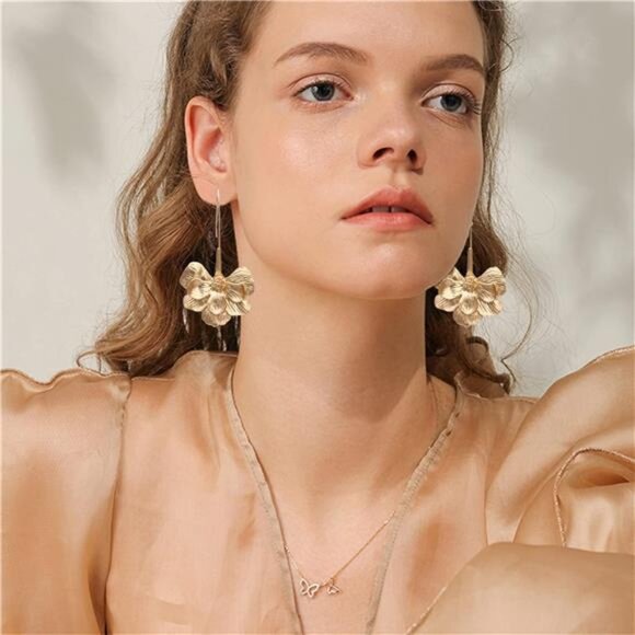 Elegant Flower Floral Stud Earrings – Lightweight, Dangle Petal Design - Picture 5 of 6